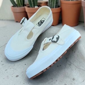 Vans Style 93 Mary Jane Sneakers/Shoes with Buckle in Cream/White Size 8 NWOT